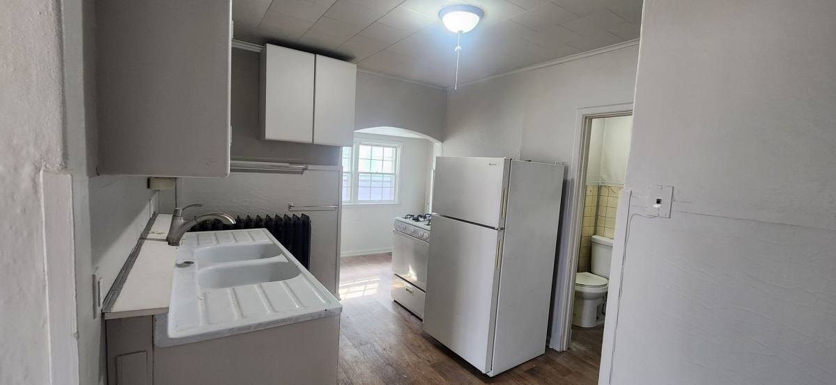 Apartment for rent at 1144 36th St, Des Moines, IA 50311