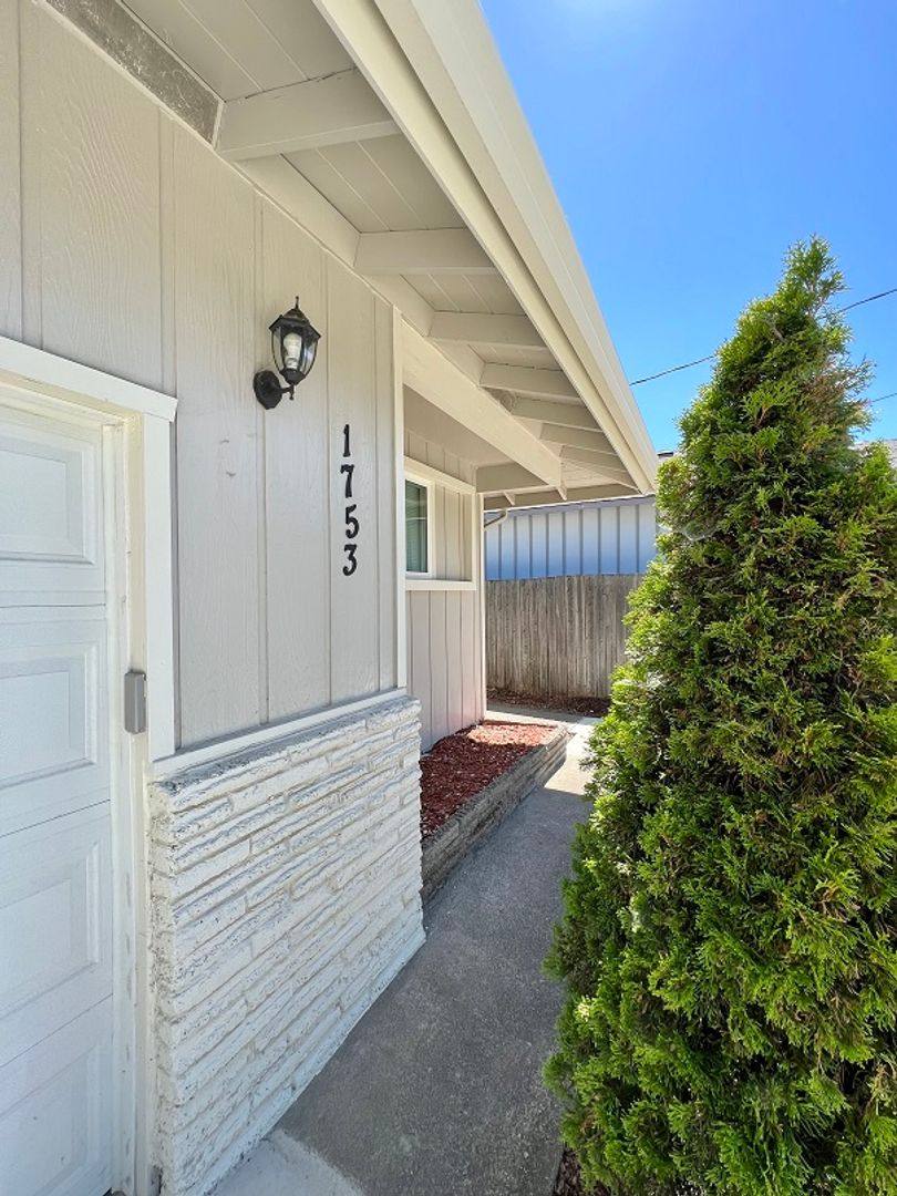 Apartment for rent at 1751-1753 E St, Napa, CA 94558