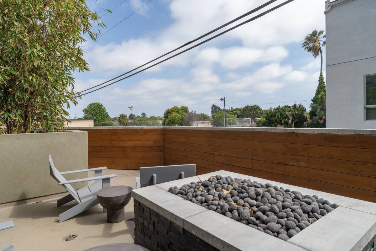 Apartment for rent at 4505 S Slauson Ave, Culver City, CA 90230