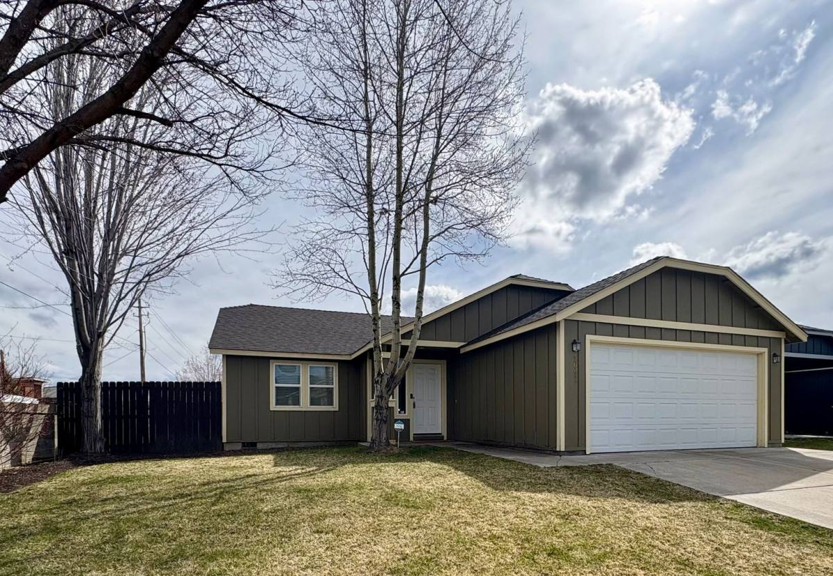 House for rent at 20087 Mount Hope Lane, Bend, OR 97702