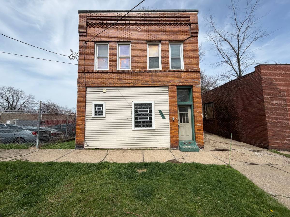 Apartment for rent at 1119 Johnston St, Akron, OH 44305