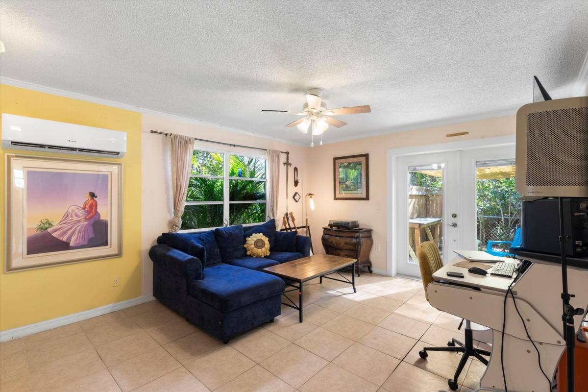 House for rent at 29284 Coconut Palm Dr, Big Pine Key, FL 33043