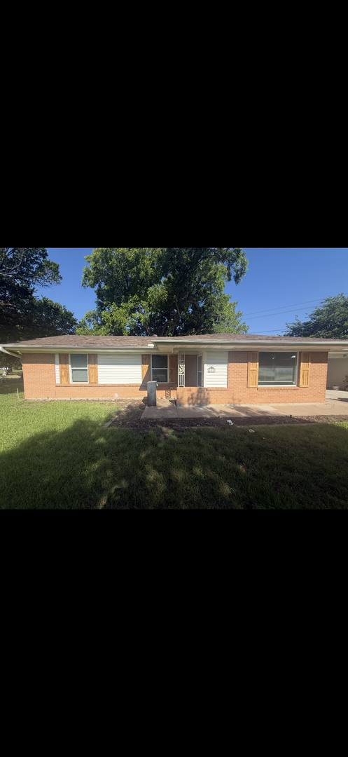 House for rent at 112 SW Murphy Rd, Burleson, TX 76028