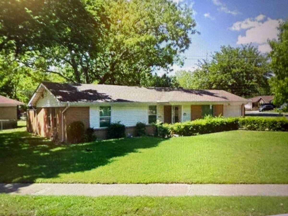 House for rent at 112 SW Murphy Rd, Burleson, TX 76028