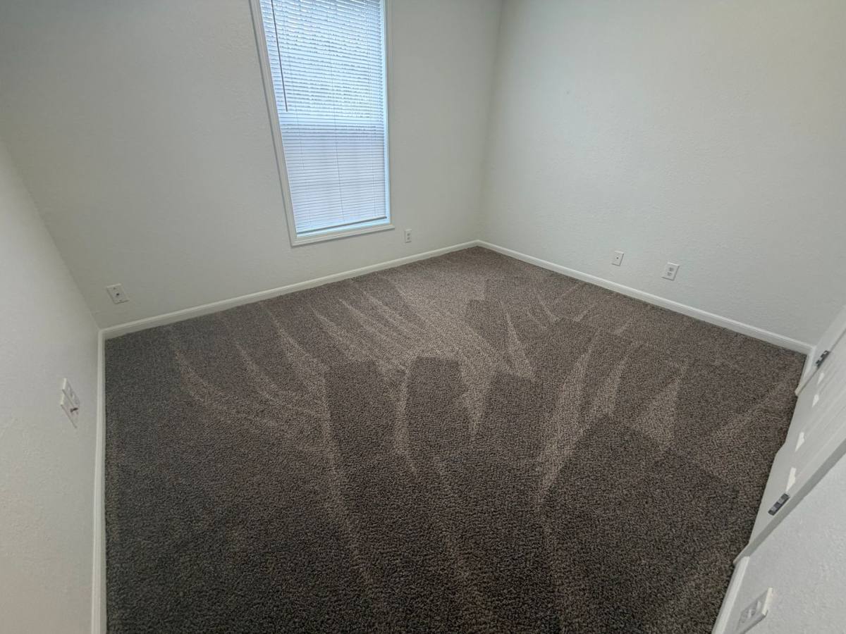 Townhouse for rent at 5808-5810 NE 42nd St, Kansas City, MO 64117