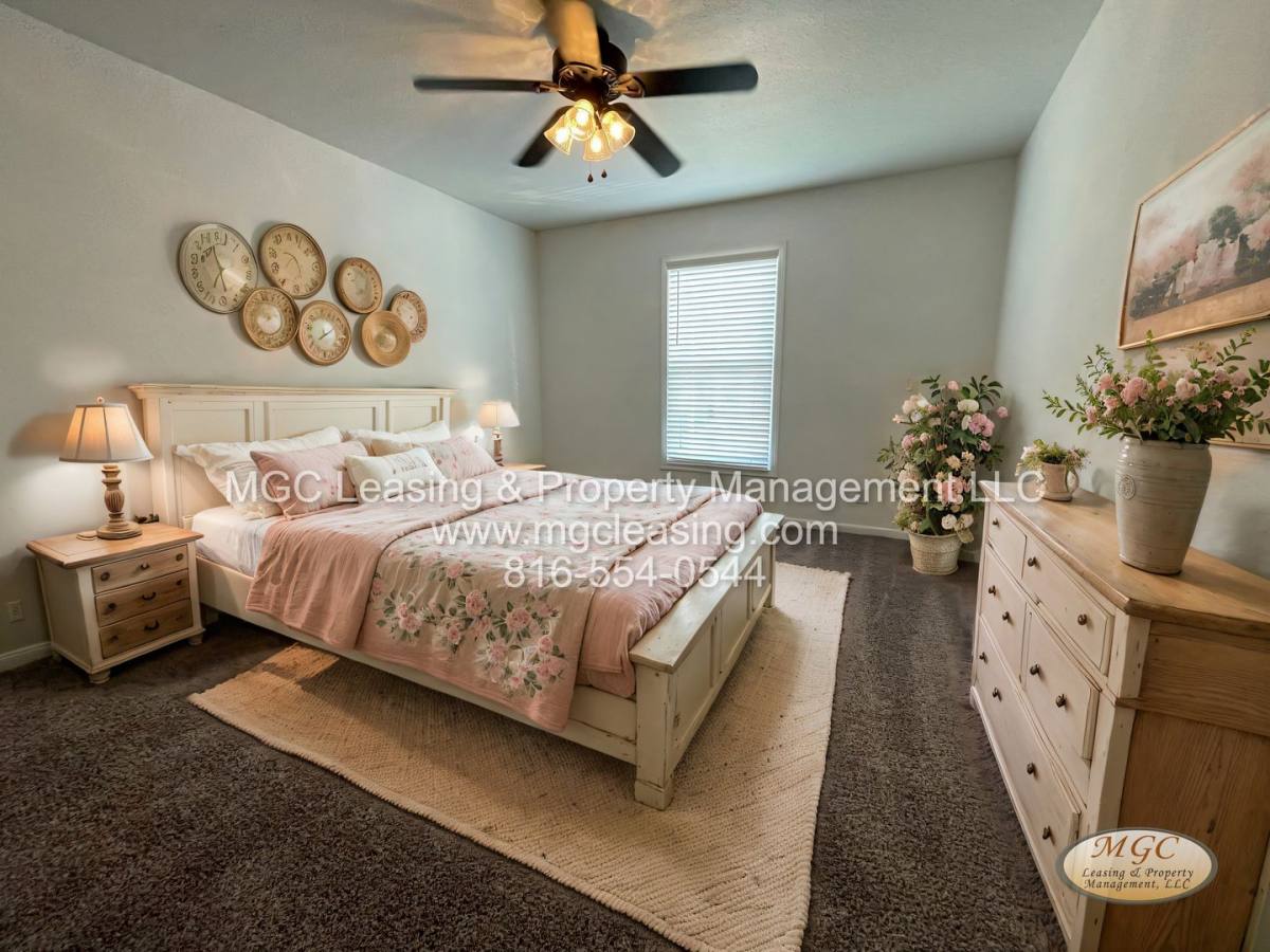 Townhouse for rent at 5808-5810 NE 42nd St, Kansas City, MO 64117