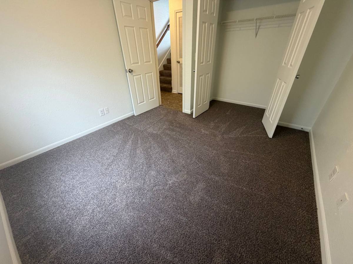 Townhouse for rent at 5808-5810 NE 42nd St, Kansas City, MO 64117