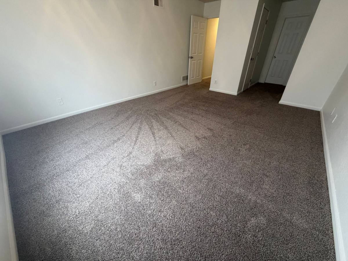 Townhouse for rent at 5808-5810 NE 42nd St, Kansas City, MO 64117