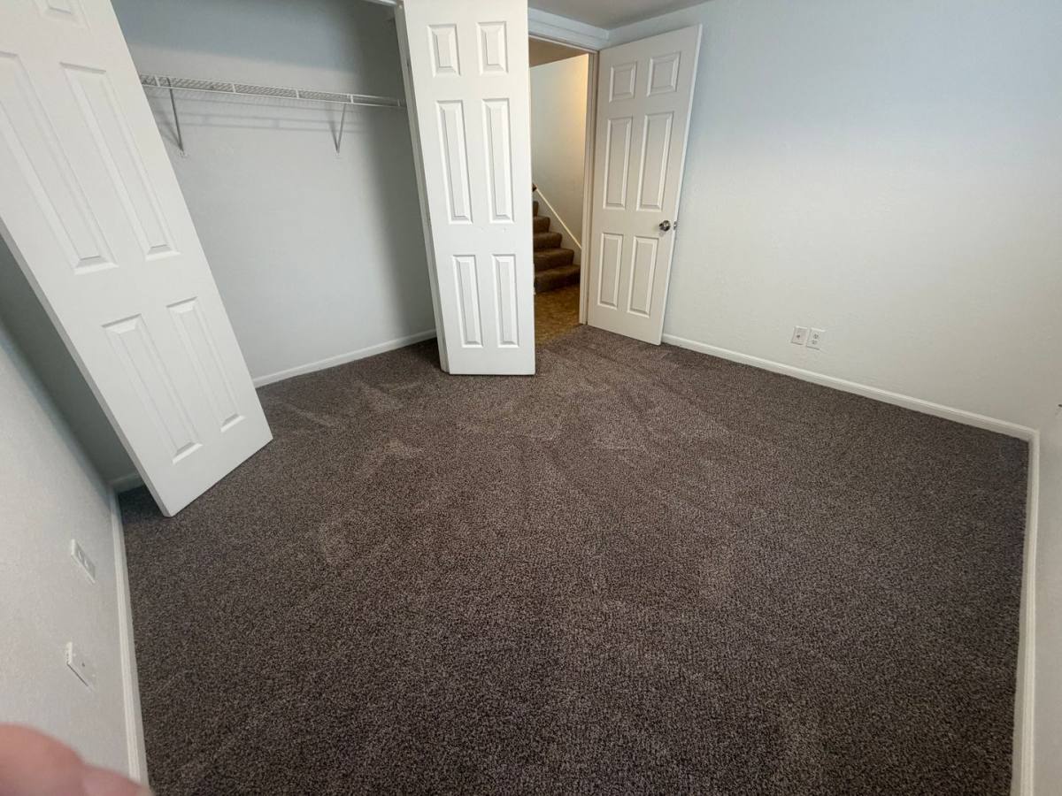 Townhouse for rent at 5808-5810 NE 42nd St, Kansas City, MO 64117