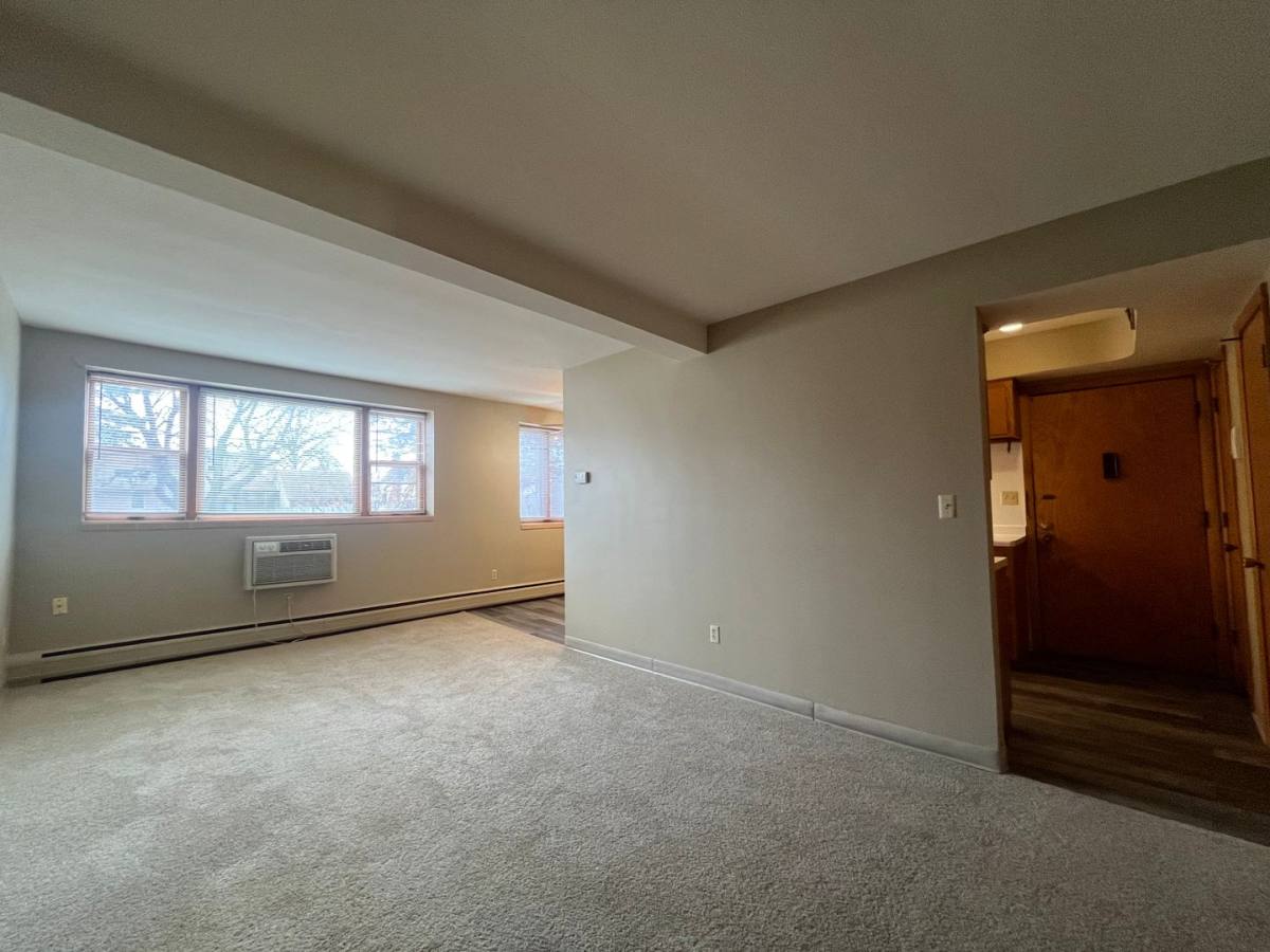 Apartment for rent at 996 Van Buren Ave, Saint Paul, MN 55104