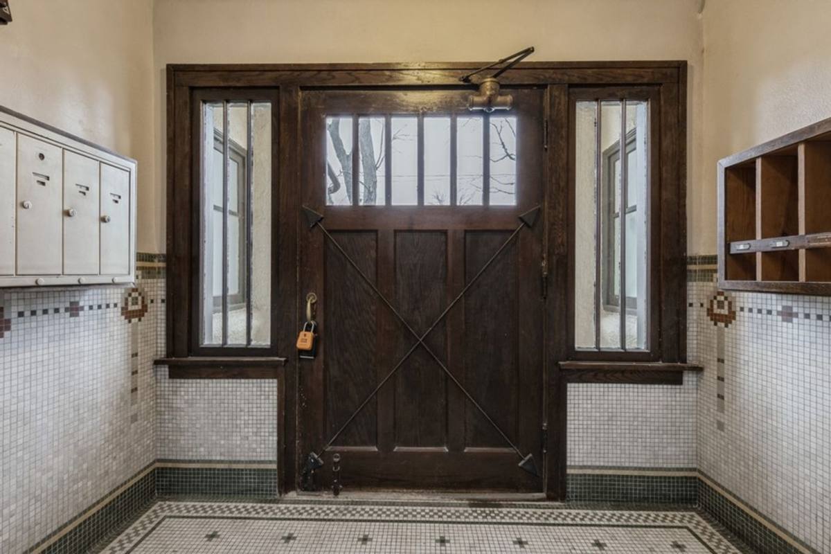 Apartment for rent at 4023 University Ave, Des Moines, IA 50311