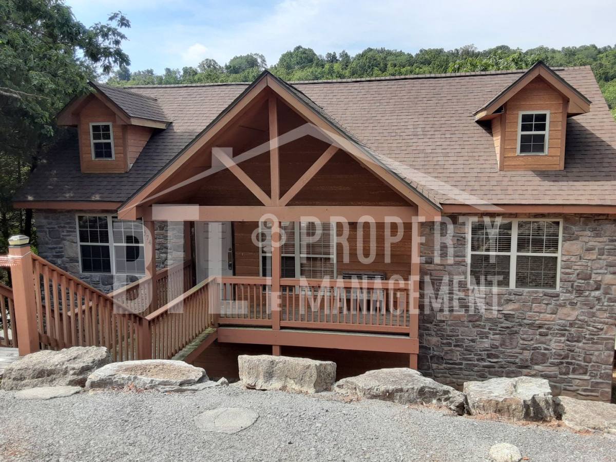 House for rent at 574 Baldknobber Dr #LODGE 50, Reeds Spring, MO 65737