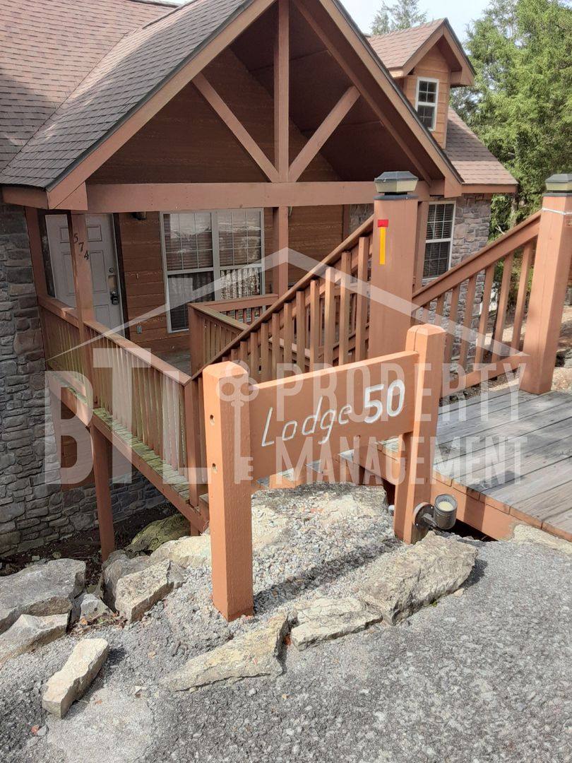 House for rent at 574 Baldknobber Dr #LODGE 50, Reeds Spring, MO 65737