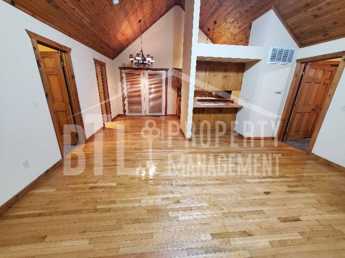 House for rent at 574 Baldknobber Dr #LODGE 50, Reeds Spring, MO 65737