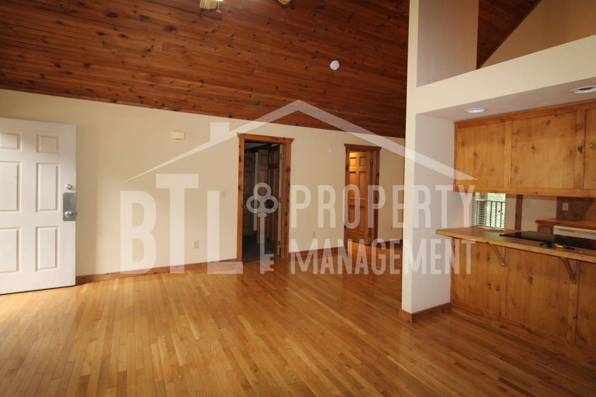 House for rent at 574 Baldknobber Dr #LODGE 50, Reeds Spring, MO 65737