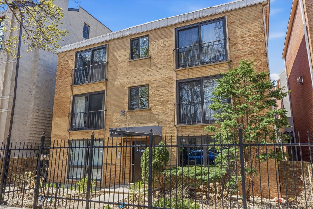 Apartment for rent at 1350 N Cleveland Ave, Chicago, IL 60610