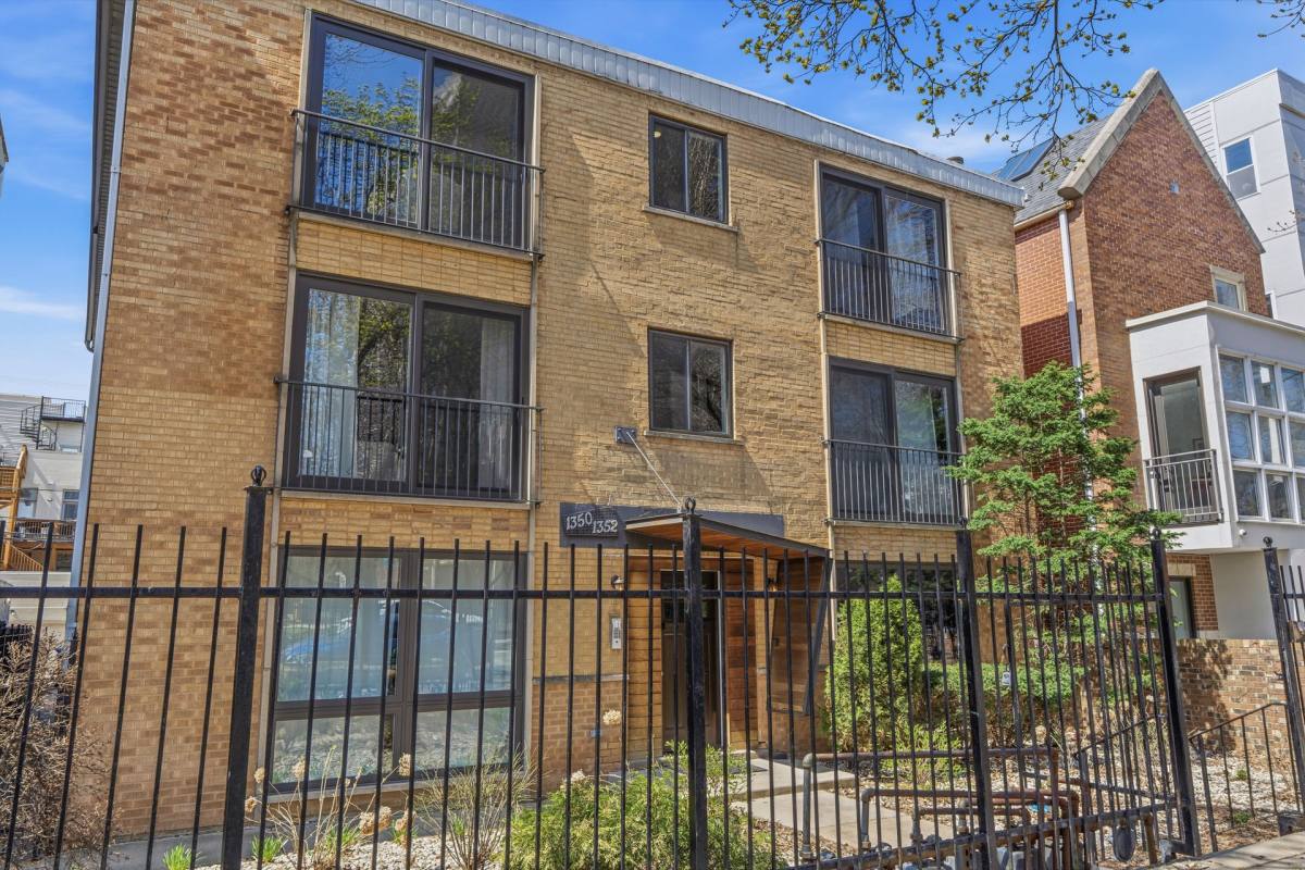 Apartment for rent at 1350 N Cleveland Ave, Chicago, IL 60610