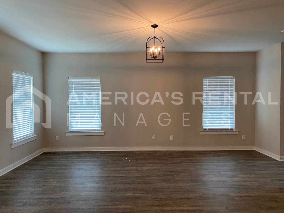 House for rent at 490 Ridge View Circle, Jemison, AL 35085