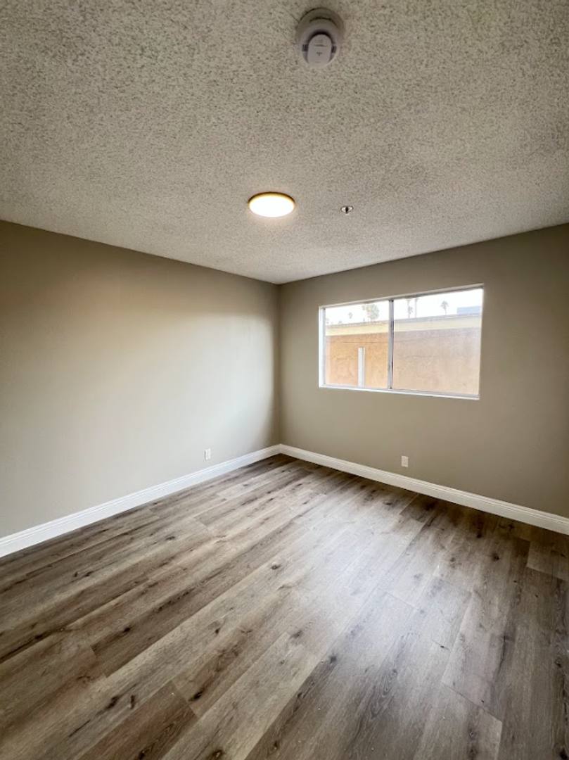 Apartment for rent at 8307 S Figueroa St, Los Angeles, CA 90003