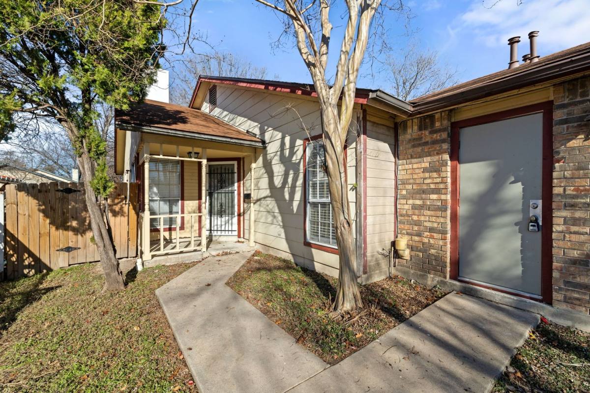Apartment for rent at 12130 Thompkins Dr, Austin, TX 78753