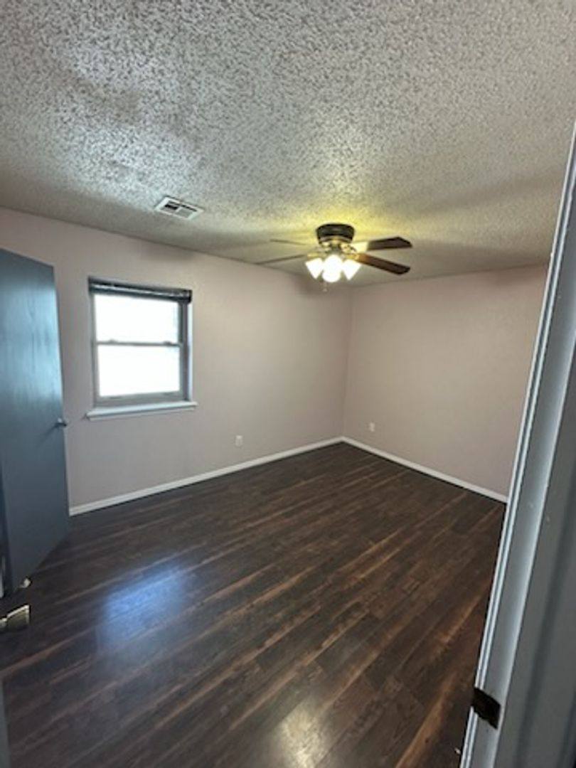 House for rent at 20061 Palmer Rd, Harrah, OK 73045
