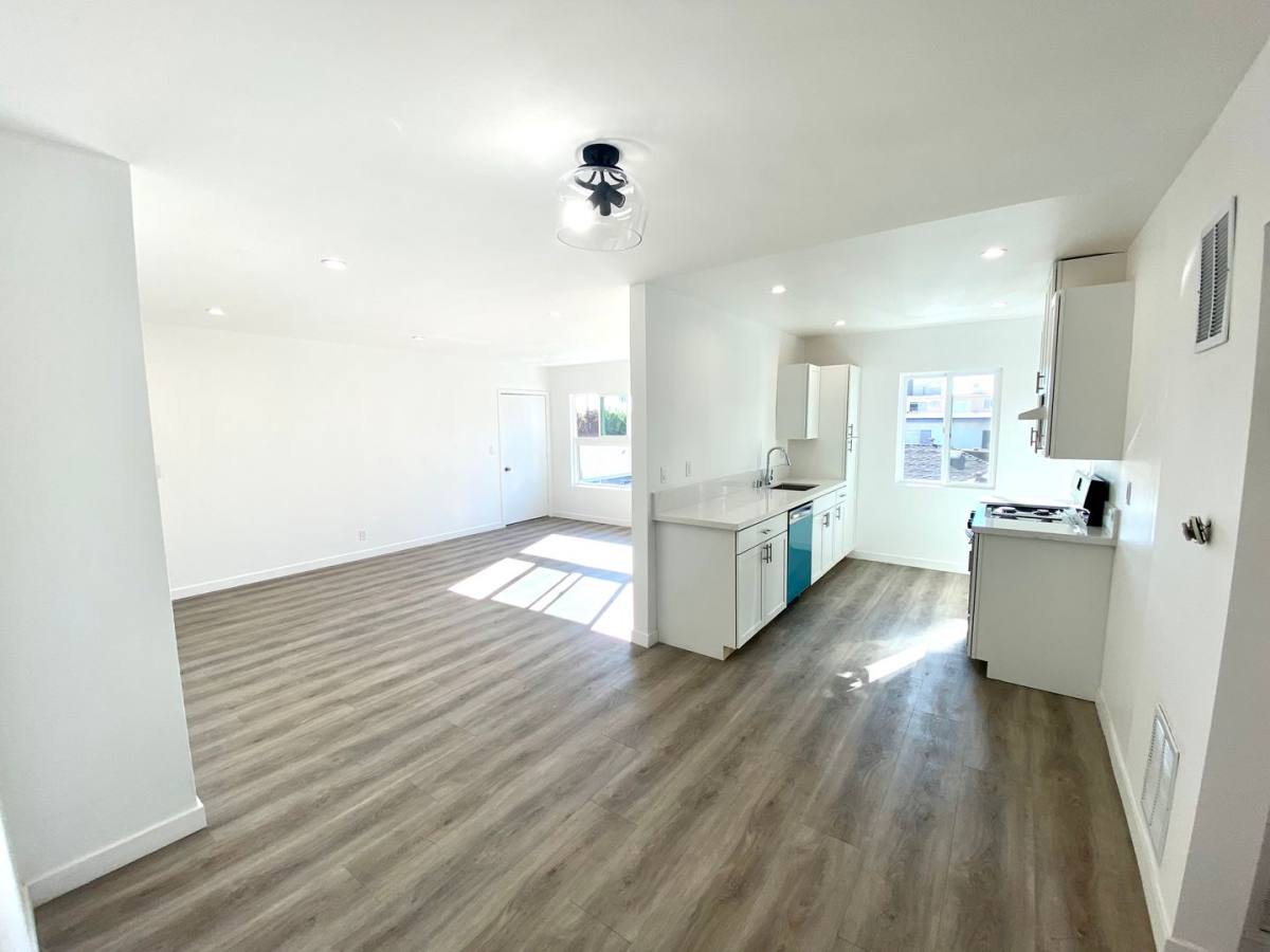 Apartment for rent at 1000 Havenhurst Dr, Los Angeles, CA 90046