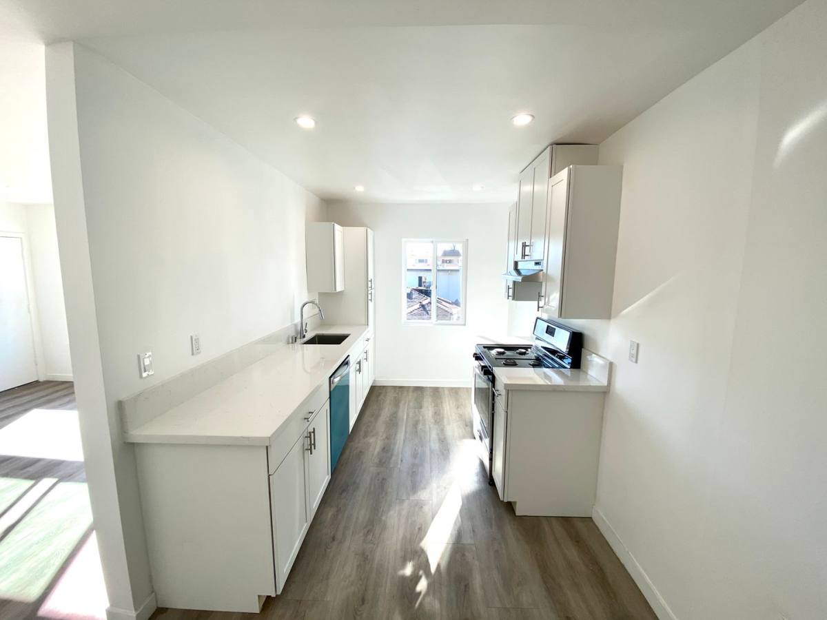 Apartment for rent at 1000 Havenhurst Dr, Los Angeles, CA 90046