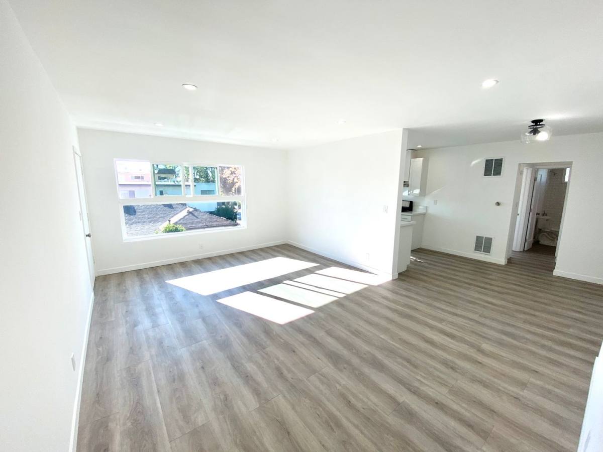 Apartment for rent at 1000 Havenhurst Dr, Los Angeles, CA 90046