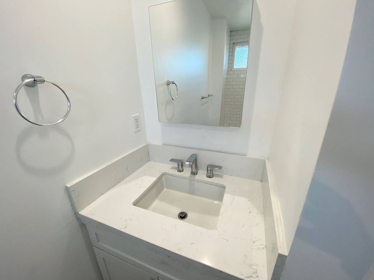 Apartment for rent at 1000 Havenhurst Dr, Los Angeles, CA 90046