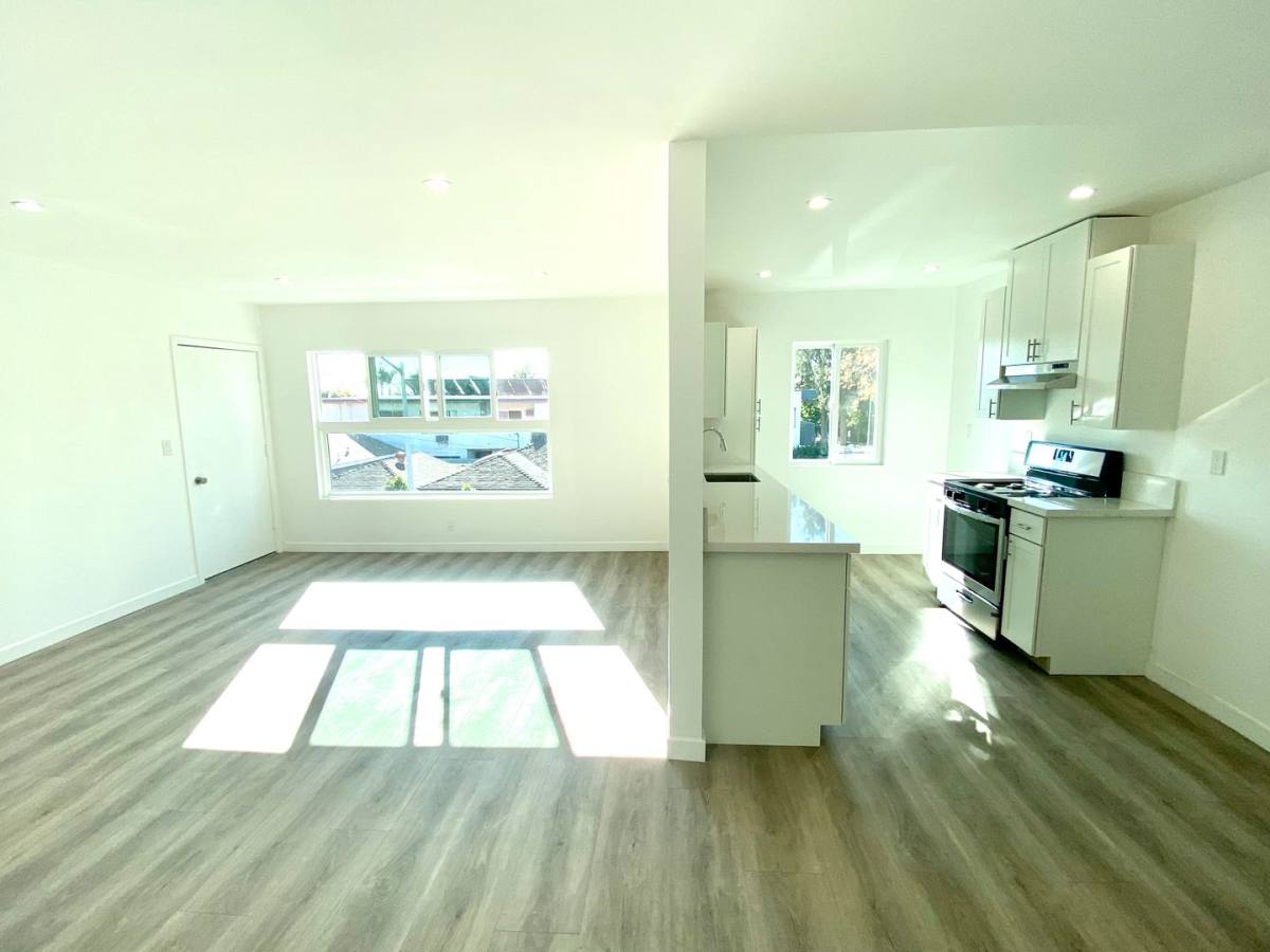Apartment for rent at 1000 Havenhurst Dr, Los Angeles, CA 90046