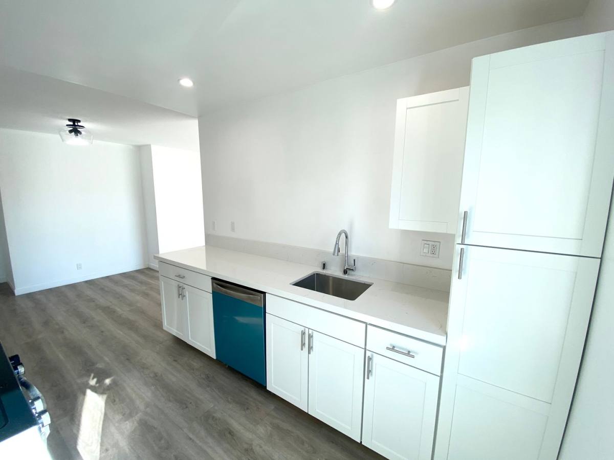 Apartment for rent at 1000 Havenhurst Dr, Los Angeles, CA 90046