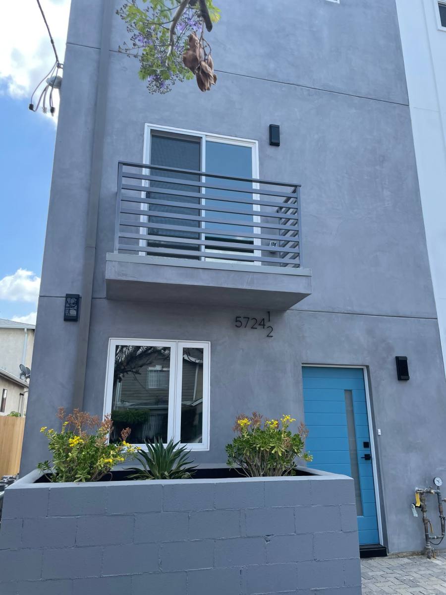 Townhouse for rent at 5726 Case Ave, North Hollywood, CA 91601