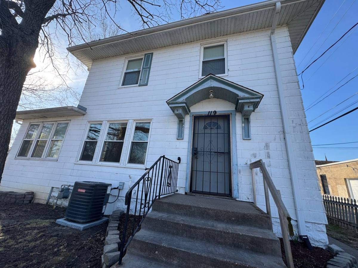House for rent at 119 E 13th St, Davenport, IA 52803