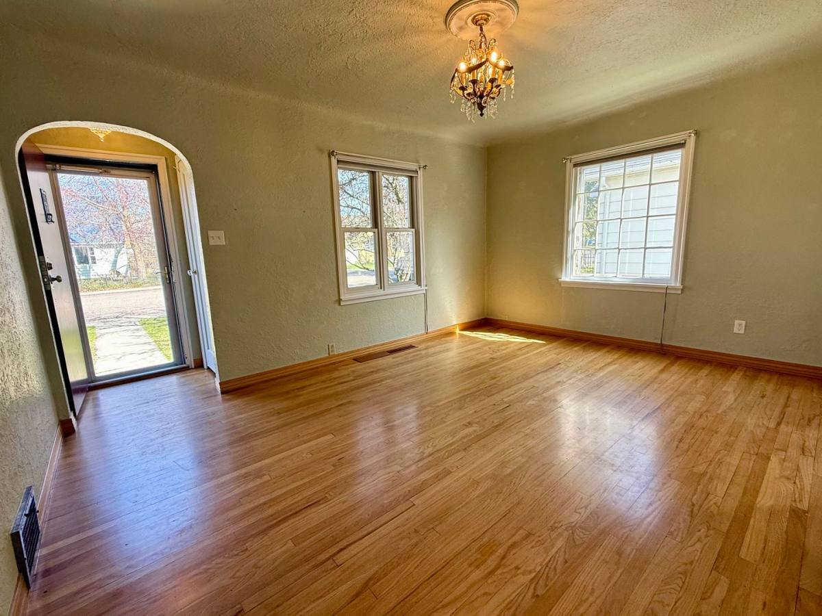 221 N Ave E, Missoula, MT 59801 - House for Rent - Image 5
