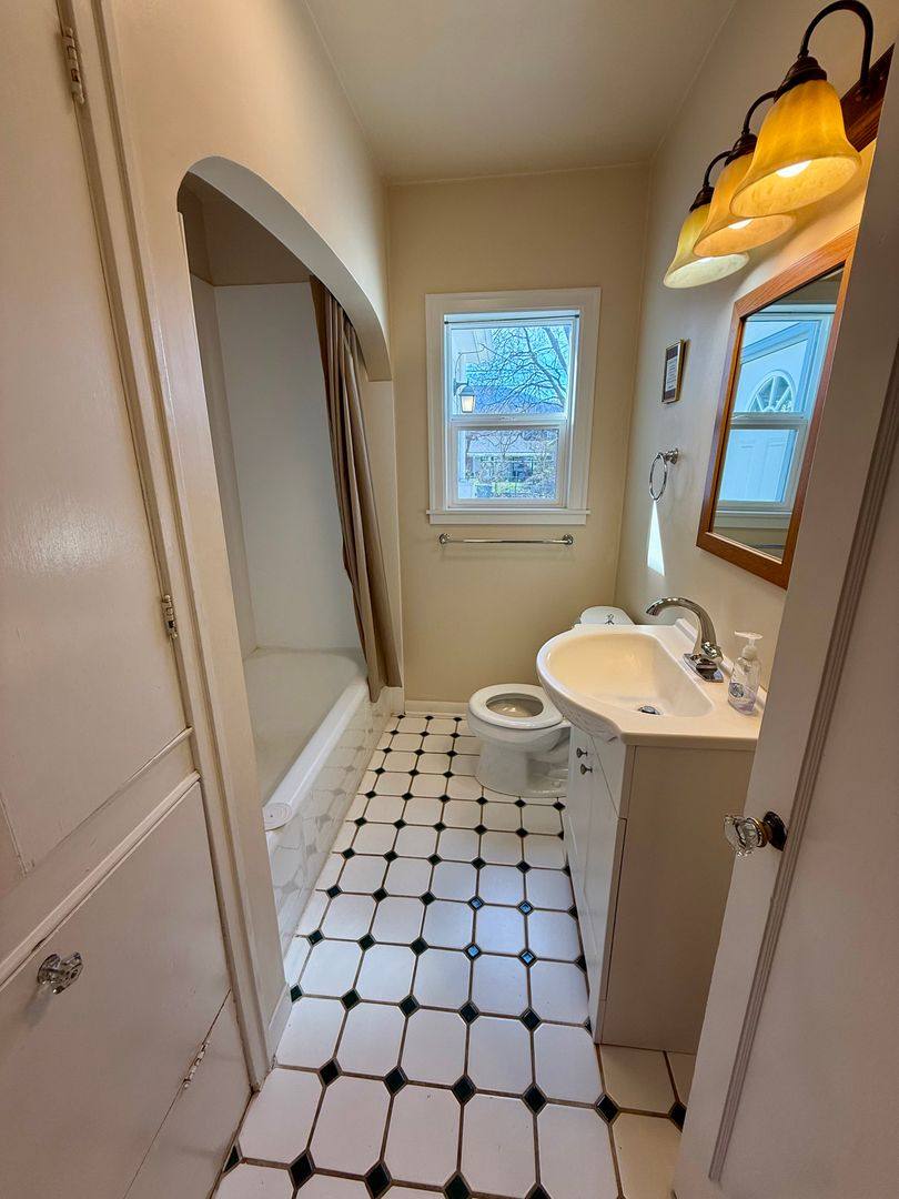 221 N Ave E, Missoula, MT 59801 - House for Rent - Image 2