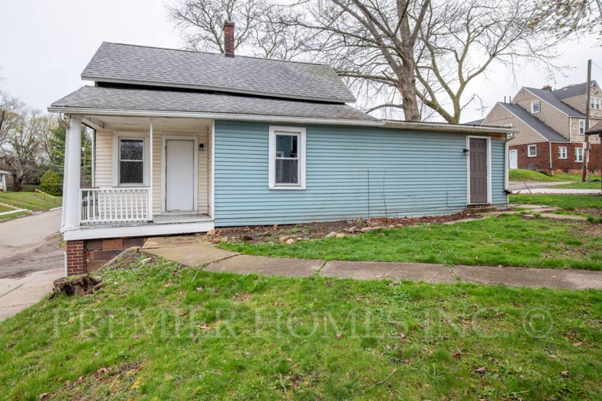 House for rent at 1126 11th St NW, Canton, OH 44703