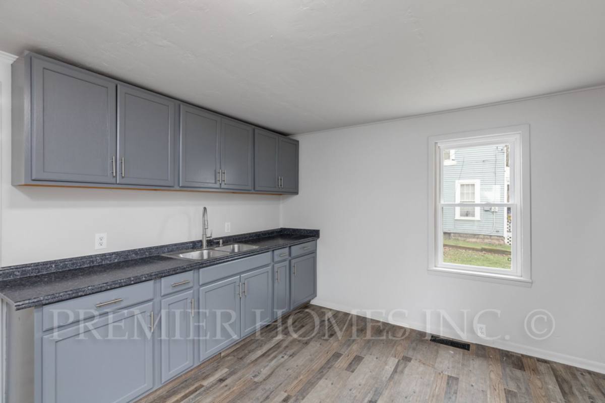House for rent at 1126 11th St NW, Canton, OH 44703