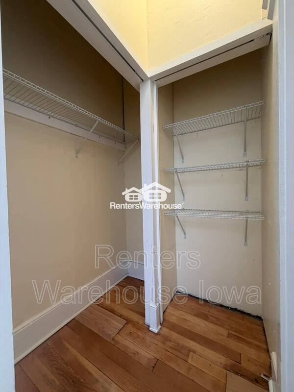 Apartment for rent at 1215 25th St, Des Moines, IA 50311