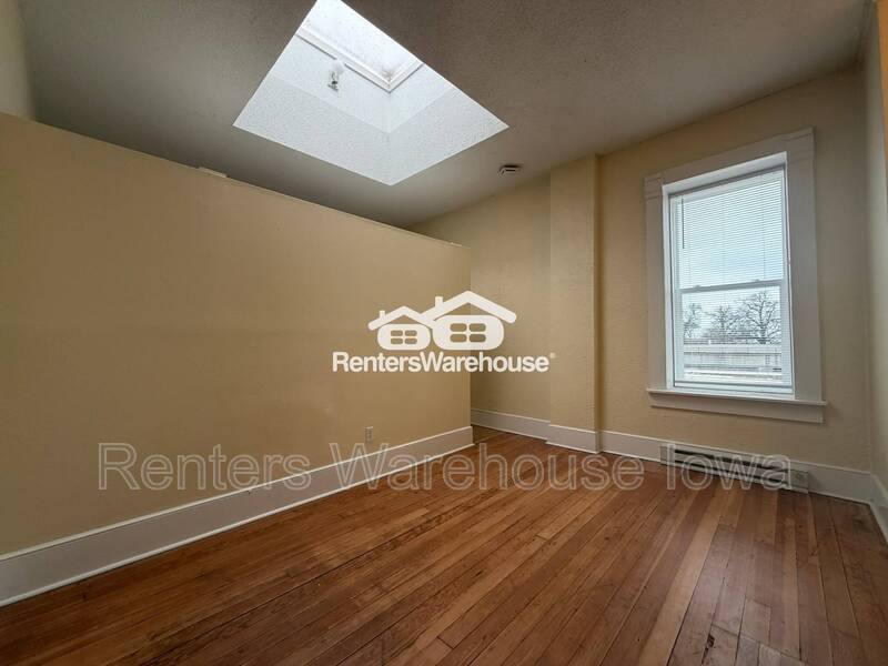 Apartment for rent at 1215 25th St, Des Moines, IA 50311