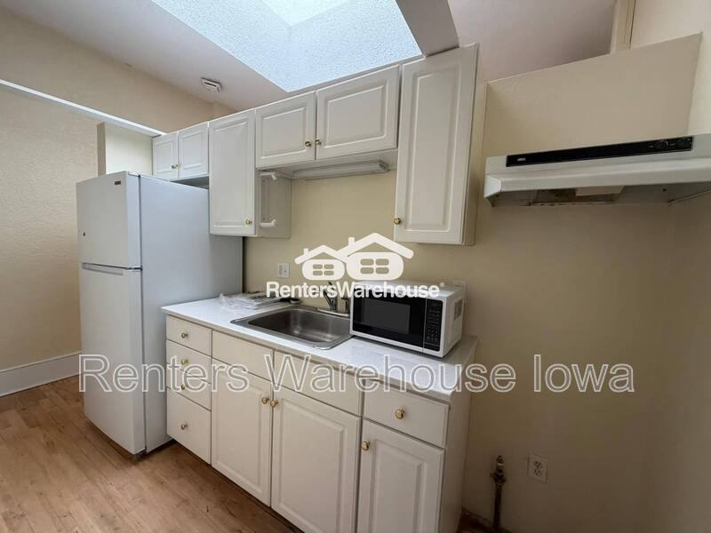 Apartment for rent at 1215 25th St, Des Moines, IA 50311
