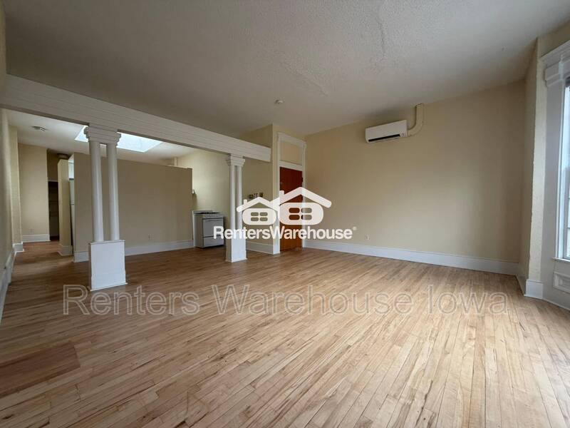 Apartment for rent at 1215 25th St, Des Moines, IA 50311