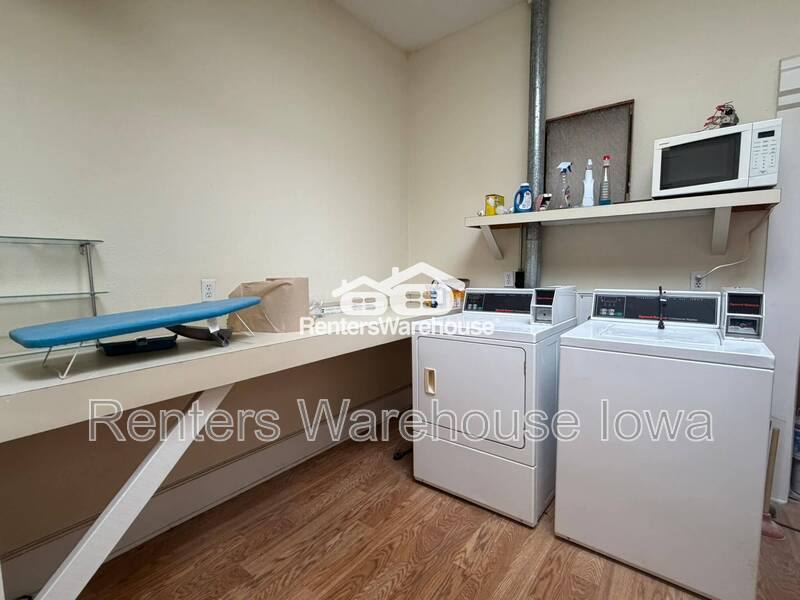 Apartment for rent at 1215 25th St, Des Moines, IA 50311
