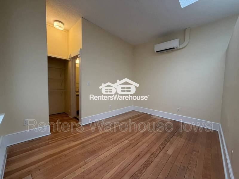 Apartment for rent at 1215 25th St, Des Moines, IA 50311