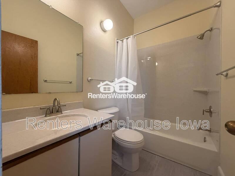 Apartment for rent at 1215 25th St, Des Moines, IA 50311