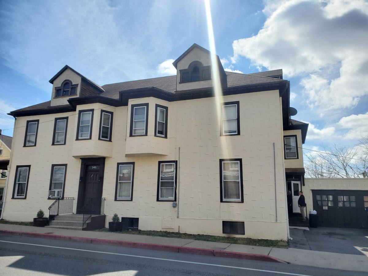 Apartment for rent at 145 E N Ave, Hagerstown, MD 21740