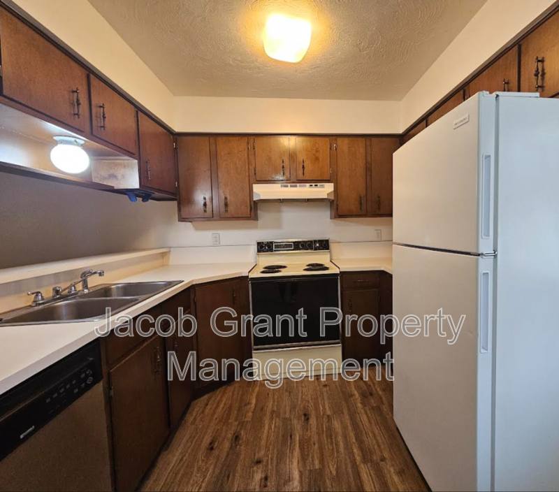 731 N Fanning #735, Idaho Falls, ID 83401 - Townhouse for Rent - Image 2