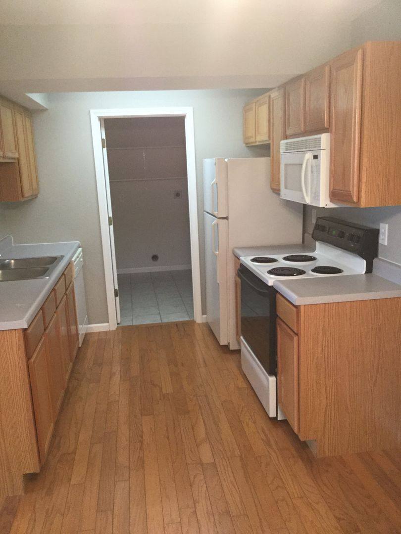 Apartment for rent at 810 Wildwood Dr, Jefferson City, MO 65109