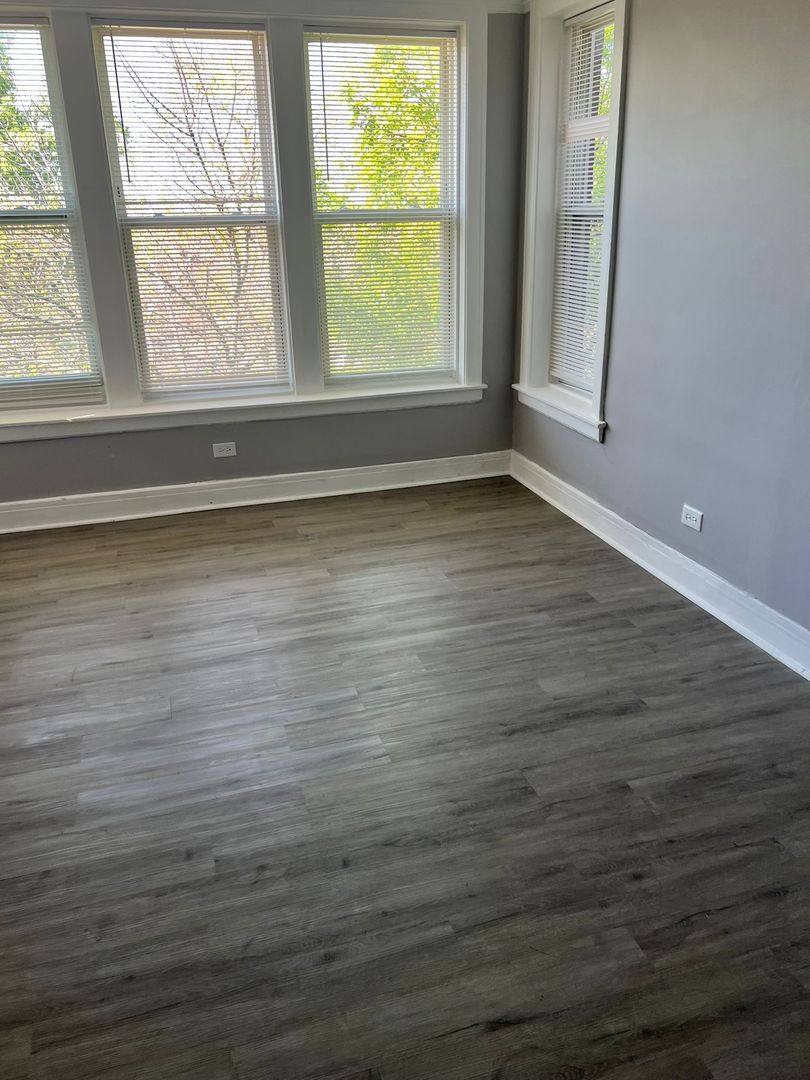 Apartment for rent at 535 E 67th St, Chicago, IL 60637