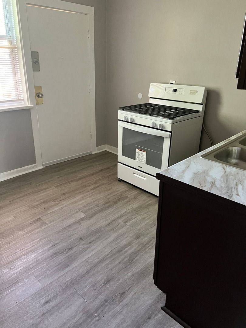 Apartment for rent at 535 E 67th St, Chicago, IL 60637