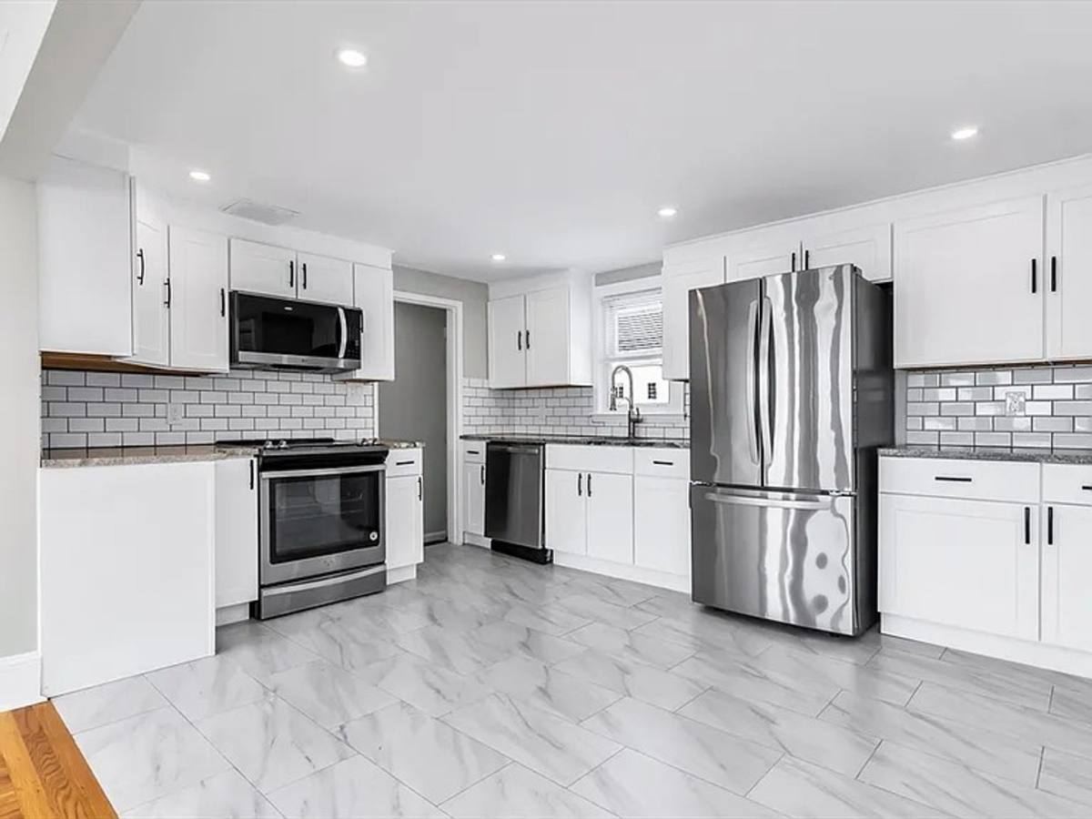 House for rent at 212 Cambridge Rd, Woburn, MA 01801
